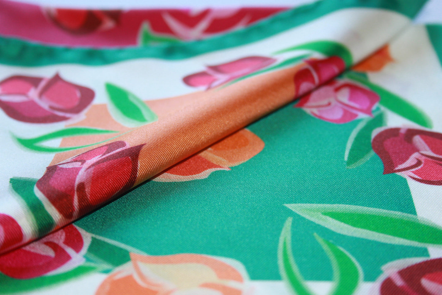 Foulard carré 45x45 cm, 100% soie, fabriqué en Italie